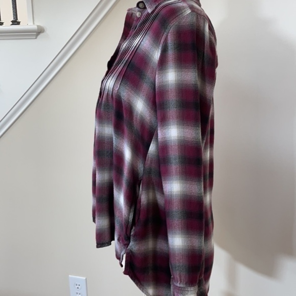 American Eagle Flannel Top - Picture 4 of 8